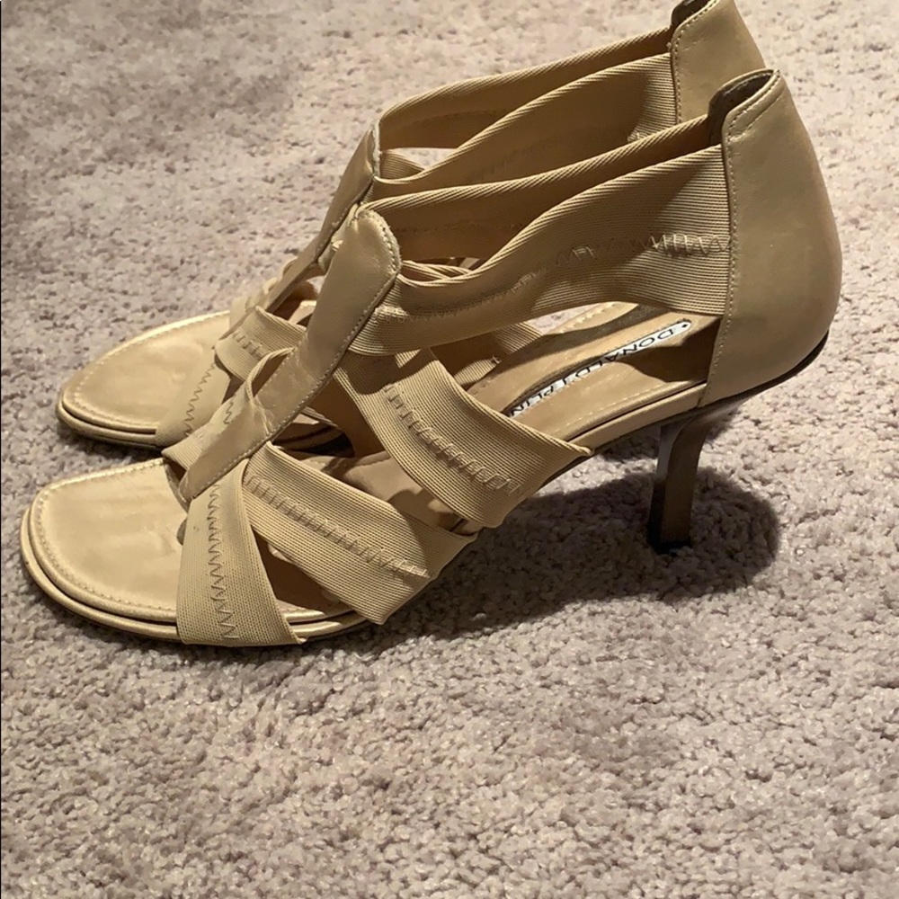 Donald Pliner 8.5 Nude Beige Stretchy Straps Heels